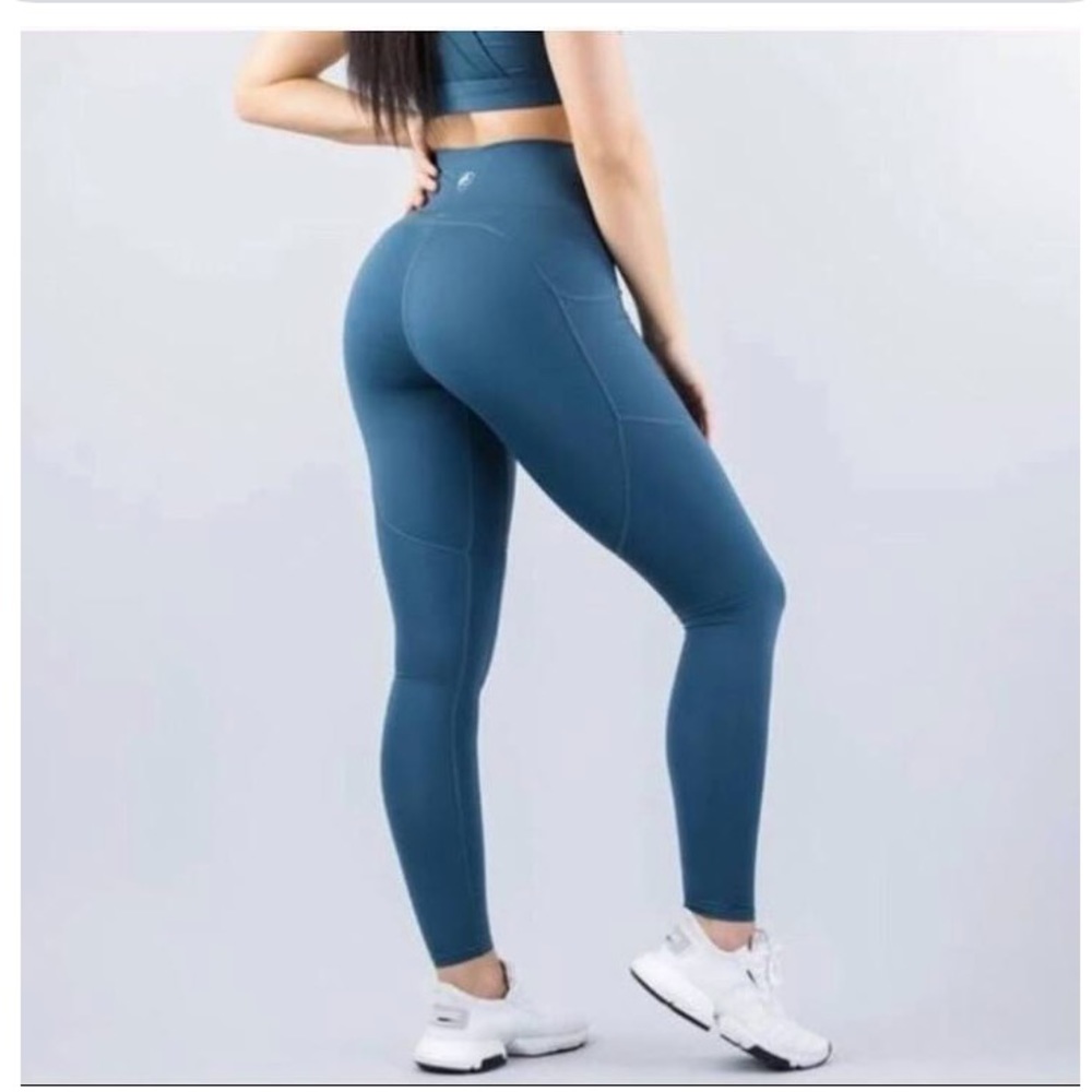 Alphalete Meridan leggings